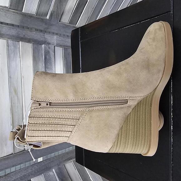 Women's Cypress Winter Boots | Universal Thread | 6 - Picture 6 of 8